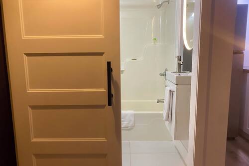 Deluxe Apartment, 2 Double Beds, Kitchen | Bathroom