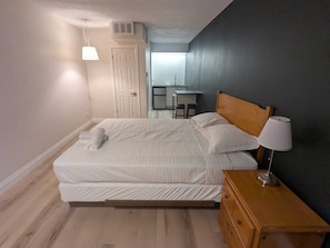 Double Room | Laptop workspace, free WiFi