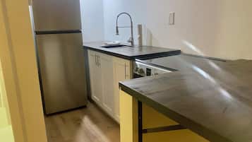 Departamento Deluxe, 2 camas matrimoniales, cocina | Cocina privada | Microondas