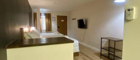 Doppelzimmer | Laptopgeeigneter Arbeitsplatz, kostenloses WLAN