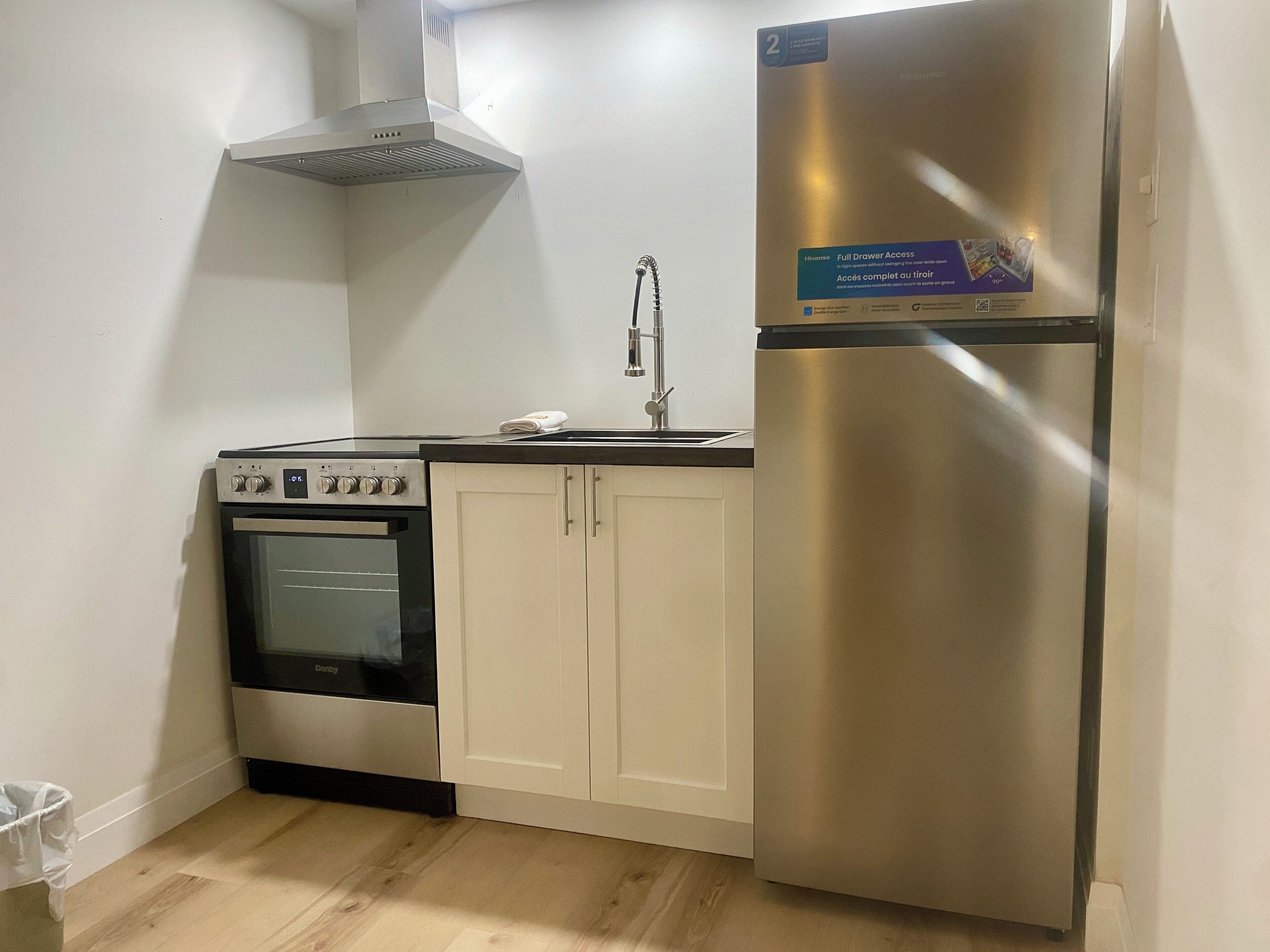 Superior Apartment, 2 Queen Beds, Kitchen | Private kitchen | Microwave