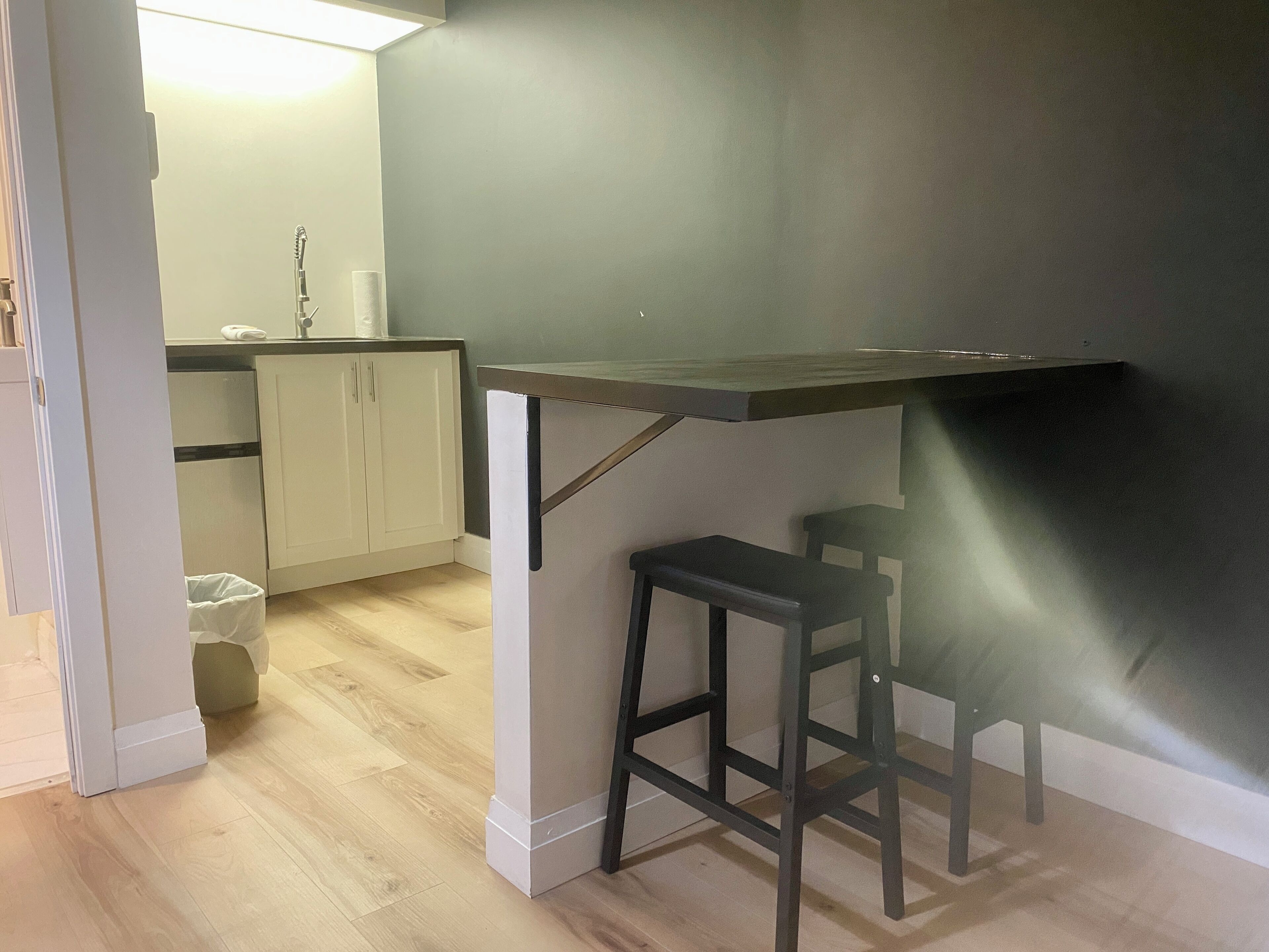 Laptop workspace, free WiFi