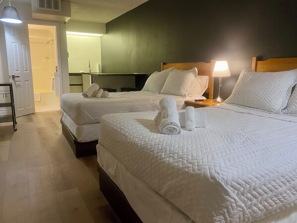 Double Room | Laptop workspace, free WiFi