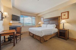2 bedrooms, desk, iron/ironing board, free WiFi - Walk to lifts, dining & shopping in Heart of Canyons Village! (Park City)