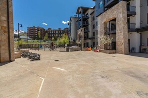 Exterior - Walk to lifts, dining & shopping in Heart of Canyons Village! (Park City)