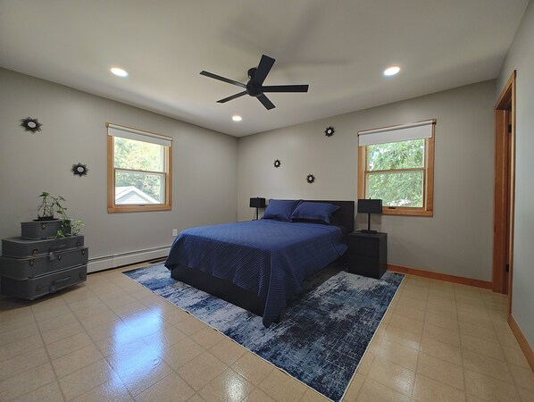 3 bedrooms, iron/ironing board, WiFi, bed sheets