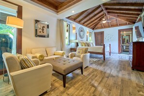 5 bedrooms, iron/ironing board, WiFi, bed sheets