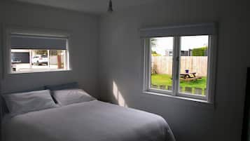 3 habitaciones, tabla de planchar con plancha, wifi y ropa de cama