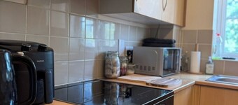 Spacious 2-Bedroom Flat Near Shops and Transport