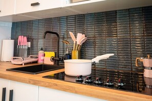 Fridge, microwave, stovetop, coffee/tea maker