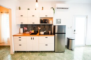 Fridge, microwave, stovetop, coffee/tea maker