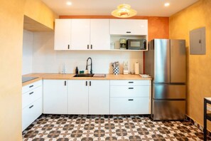 Fridge, microwave, stovetop, coffee/tea maker