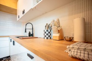 Fridge, microwave, stovetop, coffee/tea maker - Casa Lotus「UNIT 4「Limber」 (San Juan)