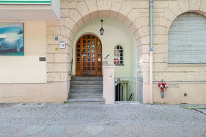 Exterior detail - Blueground | Schöneberg, balcony, nr Viktoriapark (Berlin)