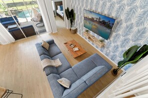 Una Smart TV, libros