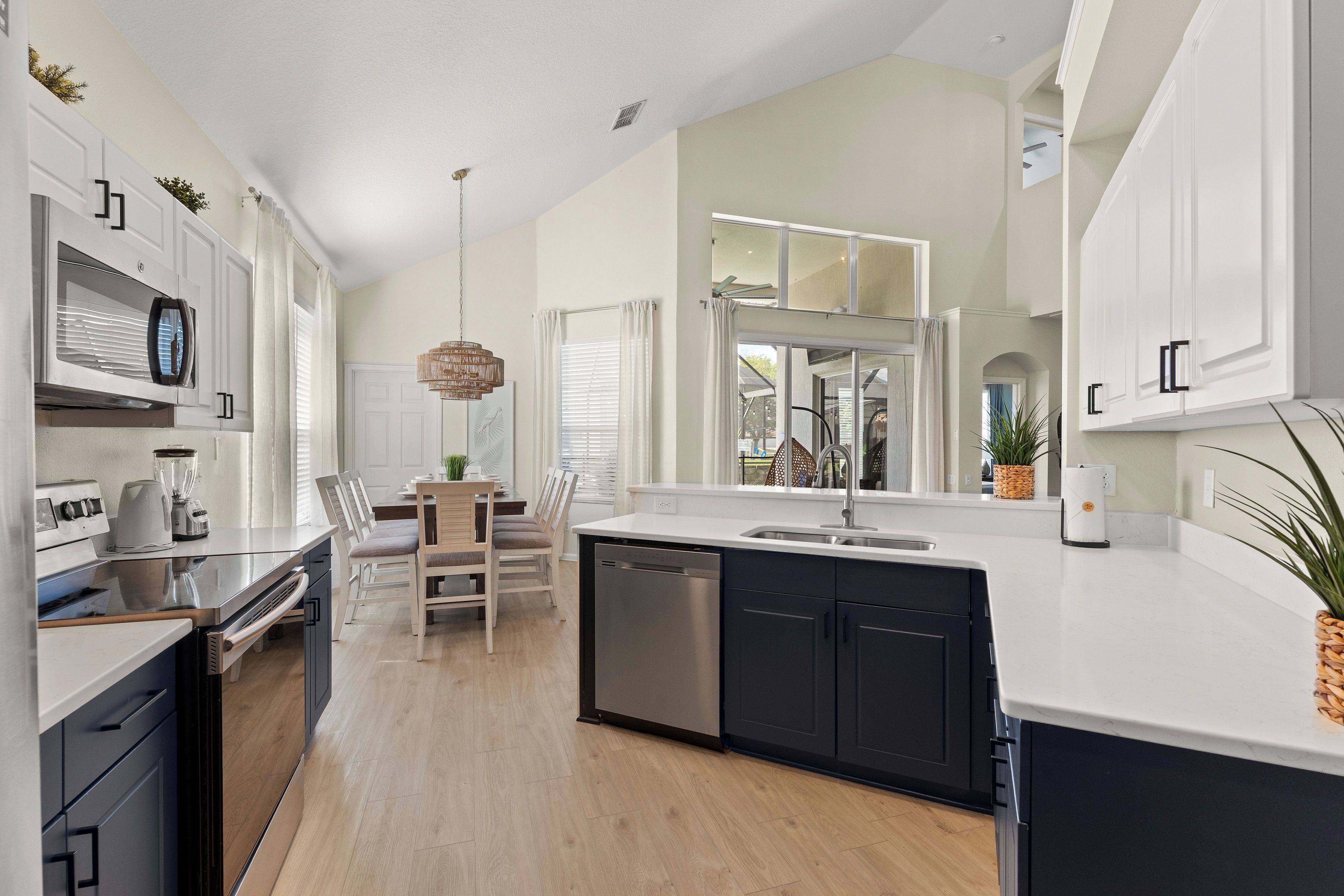 Réfrigérateur, micro-ondes, four, lave-vaisselle