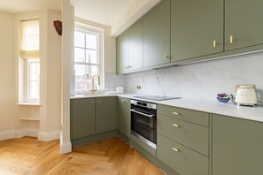 Kühlschrank, Ofen, Herdplatte, Geschirrspüler