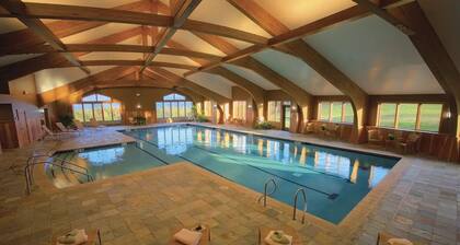 Trapp Family Luxury Villa in Stowe, 3-BRs, Sleeps 8, June 25 - July 3