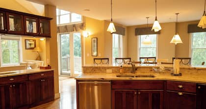 Snow Place Like Home
Beautifully Appointed 5 Bedroom Mount Snow Ski-Home