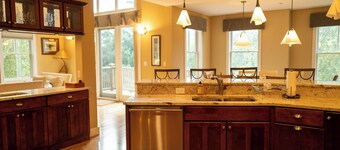 Snow Place Like Home
Beautifully Appointed 5 Bedroom Mount Snow Ski-Home
