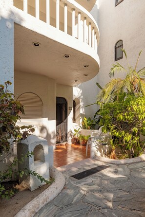 تفاصيل الفندق من الخارج