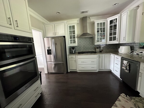 Private kitchen - Charming family friendly house in peaceful Johns Island (Johns Island)