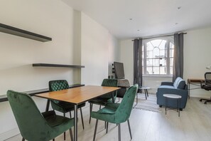 Interior - Blueground | Tyburnia, wifi, nr Hyde Park (London)