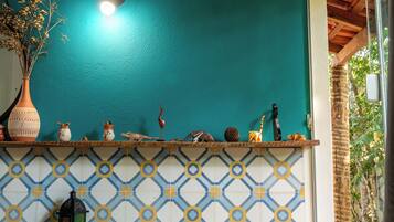 Ducha, secador de pelo, toallas y jabón