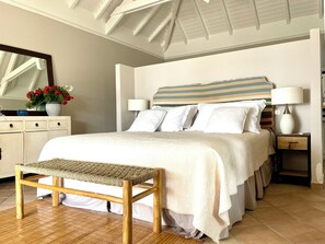 6 bedrooms, iron/ironing board, WiFi, bed sheets