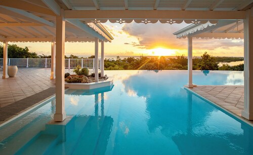 Authentic Caribbean-style home with Infinity Pool in Terres Basses - 6 bedrooms