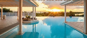 Authentic Caribbean-style home with Infinity Pool in Terres Basses - 6 bedrooms