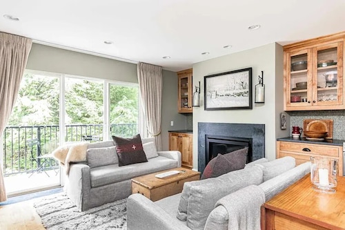 Cozy modern chalet with ski-in/ski-out convenience!