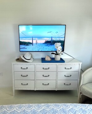 3 室のベッドルーム、アイロン / アイロン台、WiFi (無料)、ベッドシーツ