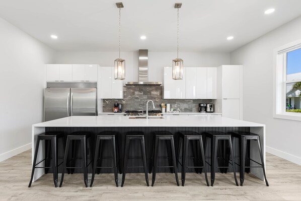 Fridge, microwave, oven, stovetop - NEW-Near Beach-Bikes-Golf Cart-Private Pool (Miramar Beach)