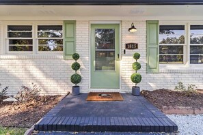 Exterior detail - The Dawg House Pet-Friendly 4Br 2 Bath Near UGA & Ga Club (Statham)