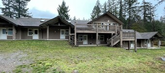 Keats Island Paradise - Pilot House Cabin #1 and Lounge