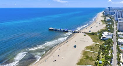Daisy Townhouse Villas Step from the beach