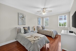 3 bedrooms, desk, iron/ironing board, travel crib