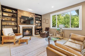 Living area - Lake Forest Retreat w/ Indoor & Outdoor Fireplaces (Lake Forest Park)