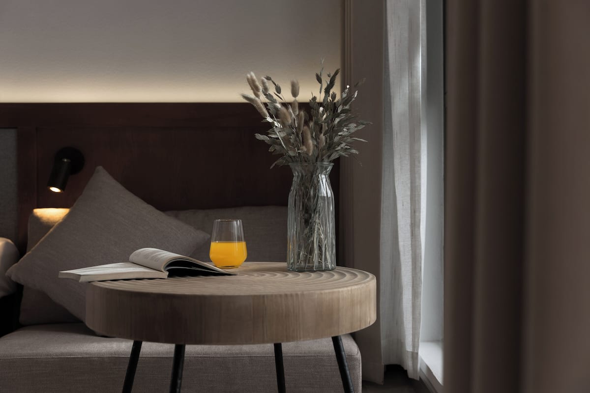 Business Twin Room, Garden View | Blackout drapes, soundproofing, iron/ironing board, free WiFi