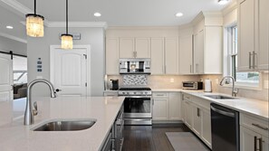 Kühlschrank, Ofen, Herdplatte, Geschirrspüler