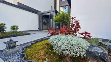 Design Villa, 5 Bedrooms, Balcony, Courtyard View | Terrace/patio