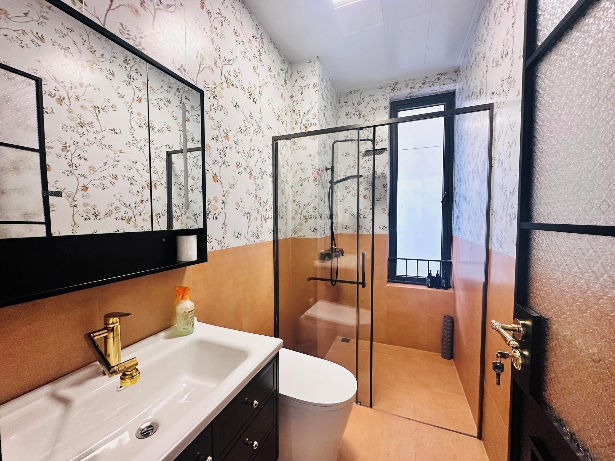 Villa de diseñador, 3 habitaciones, balcón, vista al patio | Baño | Amenidades de baño gratuitas, secadora de cabello, toallas, shampoo 