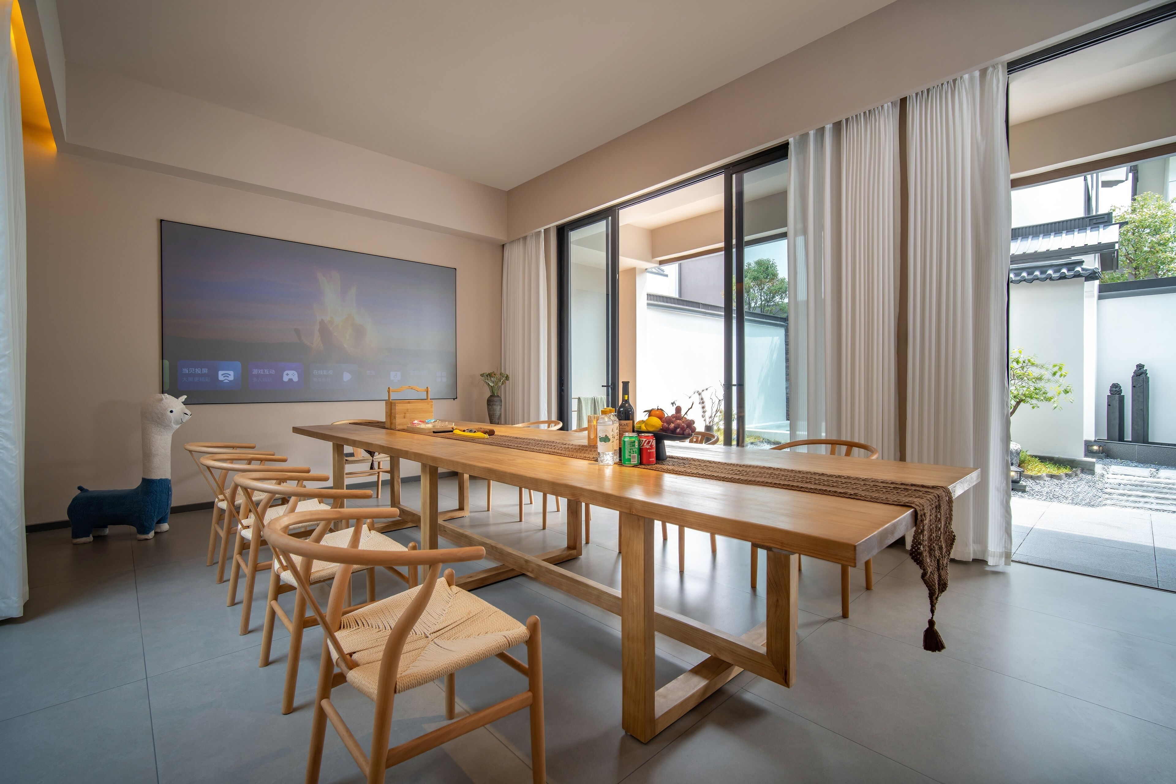 Design Villa, 4 Bedrooms, Balcony, Courtyard View | Living area