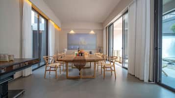 Design Villa, 4 Bedrooms, Balcony, Courtyard View | Living area