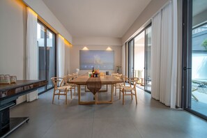 Design Villa, 4 Bedrooms, Balcony, Courtyard View | Living area