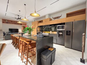 Mikrobølgeovn, ovn og kokeplater