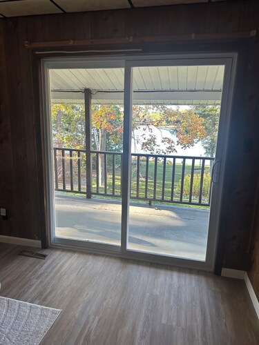 Lake Louise Waterfront - Sleeps 8 - Pets Welcome - Kayaks + Snow Trails Nearby