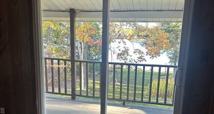 Lake Louise Waterfront - Sleeps 8 - Pets Welcome - Kayaks + Snow Trails Nearby