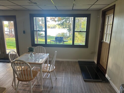 Lake Louise Waterfront - Sleeps 8 - Pets Welcome - Kayaks + Snow Trails Nearby